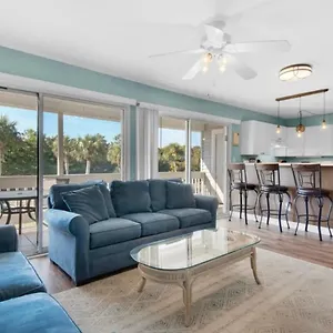Cozy In The Middle Of Destin